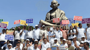 ಕೇಂದ್ರದ ಬರ ಪರಿಹಾರ ಏನಕ್ಕೂ ಸಾಲದು. ಗೋ ಬ್ಯಾಕ್ ಮೋದಿ, ಗೋ ಬ್ಯಾಕ್….ರಾಜ್ಯ ಕಾಂಗ್ರೆಸ್ ನಾಯಕರಿಂದ ವಿಧಾನಸೌಧದ ಗಾಂಧಿ ಪ್ರತಿಮೆ ಮುಂದೆ ಪ್ರತಿಭಟನೆ CCONGRESSS