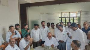 ಕಮಲ ಬಿಟ್ಟು ಕೈ ಹಿಡಿಯುತ್ತಾರಾ ಸಂಸದ ಸಂಗಣ್ಣ ಕರಡಿ ? : ನಾಳೆ ಅಂತಿಮ ತೀರ್ಮಾನ sanganna-karadi