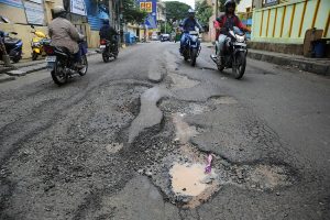 ರಸ್ತೆ ಗುಂಡಿಗಳನ್ನು ತ್ವರಿತಗತಿಯಲ್ಲಿ ಮುಚ್ಚಿ : BBMP ಮುಖ್ಯ ಆಯುಕ್ತ ತುಷಾರ್ ಗಿರಿನಾಥ್ ಸೂಚನೆ path-hole