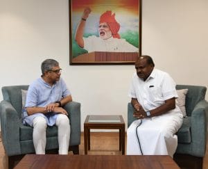 ರೈಲ್ವೆ ಸಚಿವ ಅಶ್ವಿನಿ ವೈಷ್ಣವ್ ಭೇಟಿಯಾಗಿ ಚರ್ಚೆ ನಡೆಸಿದ ಕೇಂದ್ರ ಸಚಿವ ಹೆಚ್ ಡಿ ಕುಮಾರಸ್ವಾಮಿ hd kumarswamy