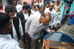 ರಾಮಸ್ವಾಮಿ ಪಾಳ್ಯ ಕೊಳಗೇರಿ ಪ್ರದೇಶದಲ್ಲಿ ಫೀವರ್ ಕ್ಲಿನಿಕ್ ಗೆ ಚಾಲನೆ dinesh gundurao 2