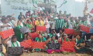 HDK ವಿರುದ್ಧ ವರ್ಣಬೇಧ ಹೇಳಿಕೆ : ಸಚಿವ ಜಮೀರ್ ವಿರುದ್ಧ ಜೆಡಿಎಸ್ ಪ್ರತಿಭಟನೆ jds protest