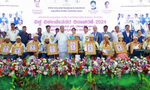 ವಿಕಲಚೇತನರ ಕ್ಷೇತ್ರದಲ್ಲಿ ಸಾಧನೆ : ವ್ಯಕ್ತಿಗಳಿಗೆ, ಸಂಸ್ಥೆಗಳಿಗೆ 2024ನೇ ಸಾಲಿನ ಪ್ರಶಸ್ತಿ ಪ್ರದಾನ minister lakshmi hebbalkar